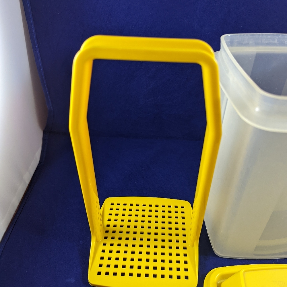 Tupperware Pick-a-Deli Pickle Container Translucent with Yellow Lid - Picture 5 of 5